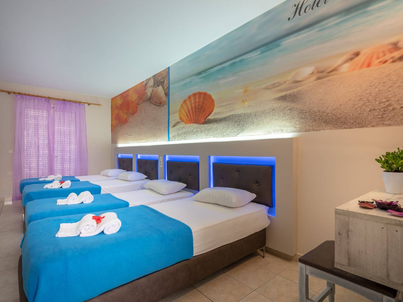 Savvas-De-Mar-Room-34