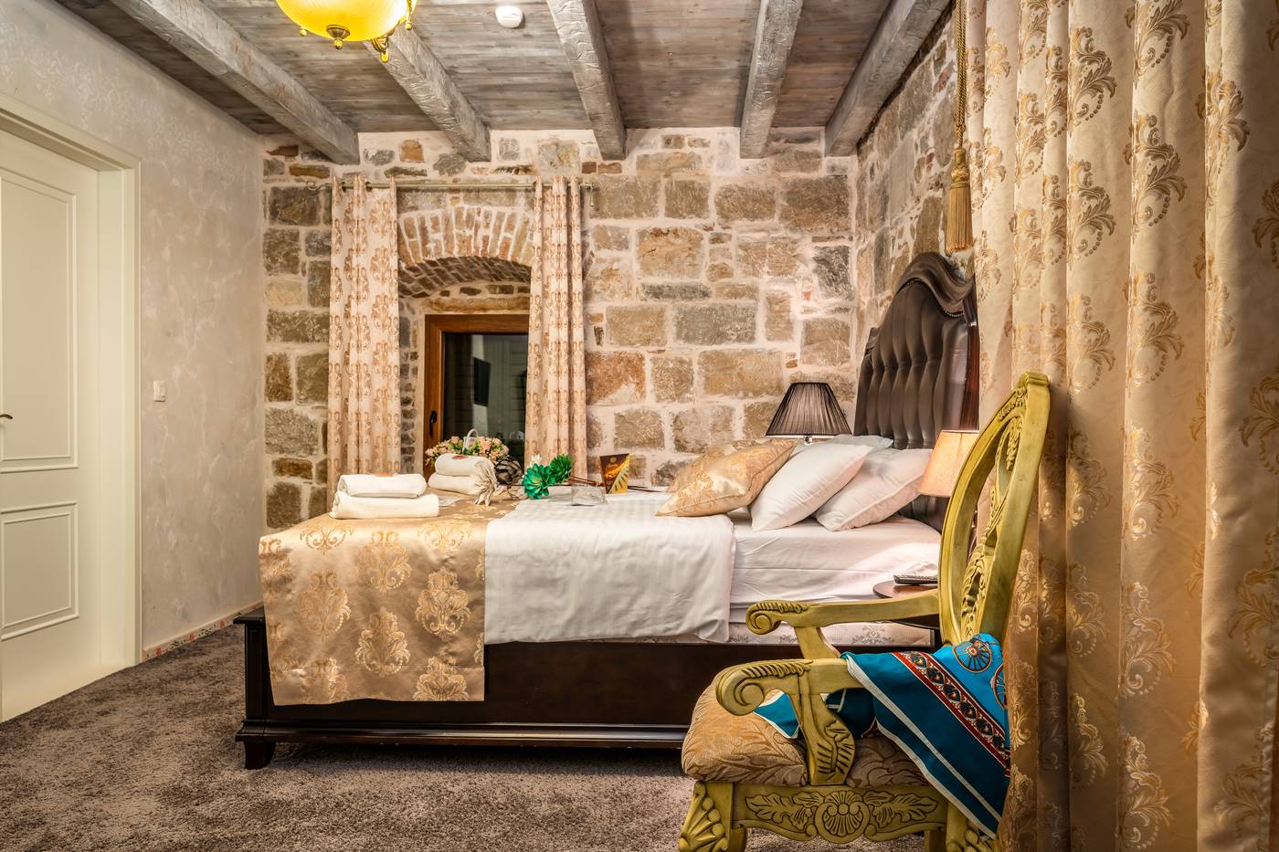 Heritage-Palace-Varos---Quaint---Elegant-Hotels-Room-15