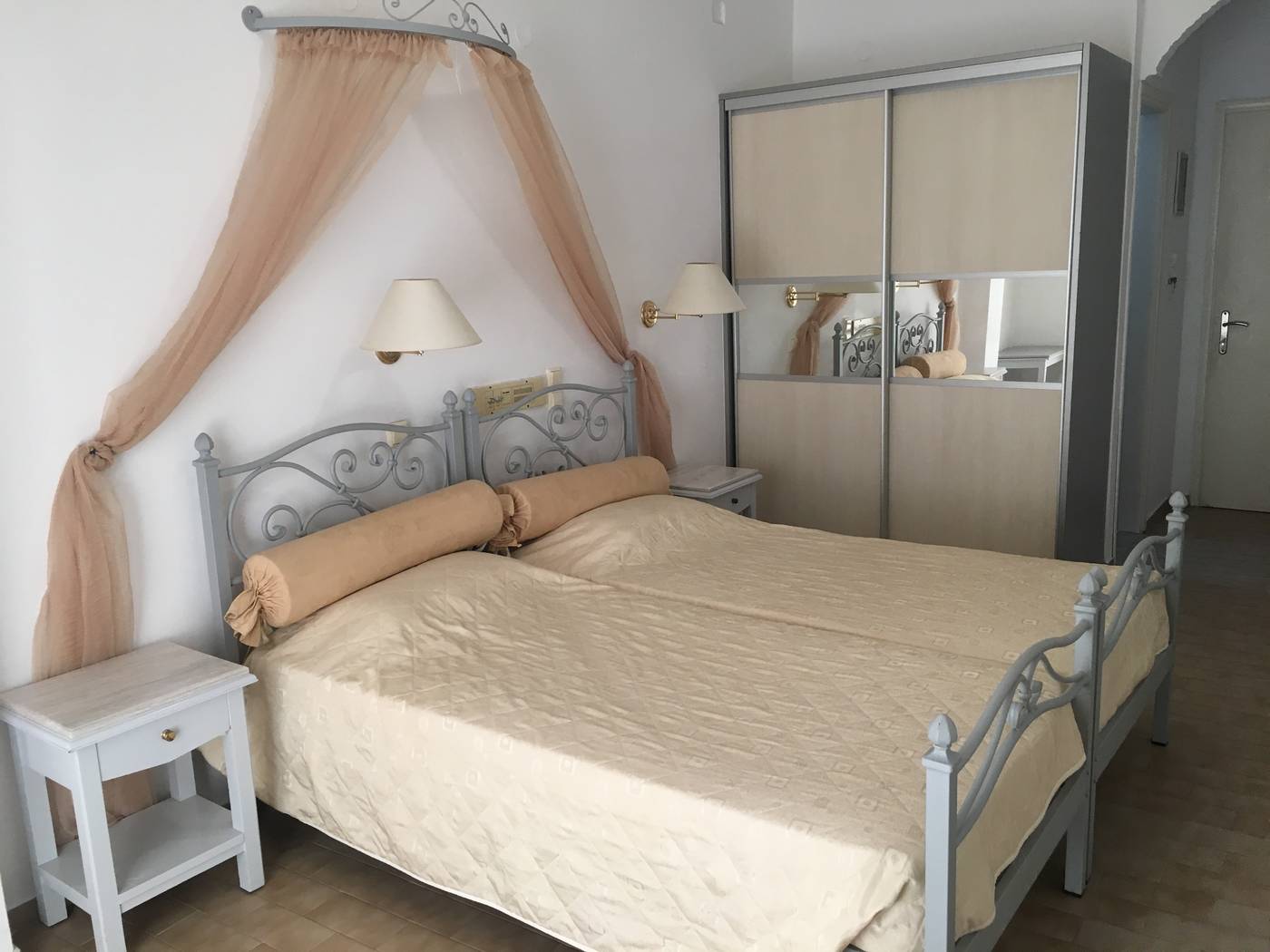 Avra-Santorini-Room-14