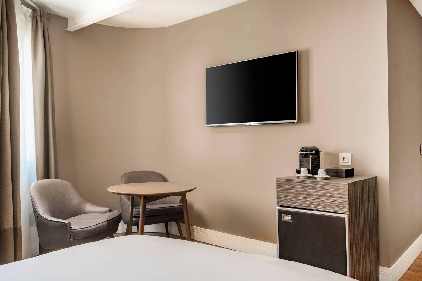 AC-Hotel-Palacio-del-Retiro-Autograph-Collection-Room-53