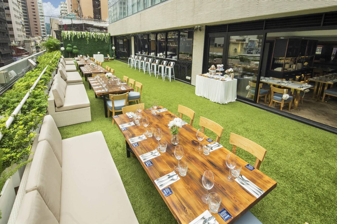 attitude-on-granville-Bar-14