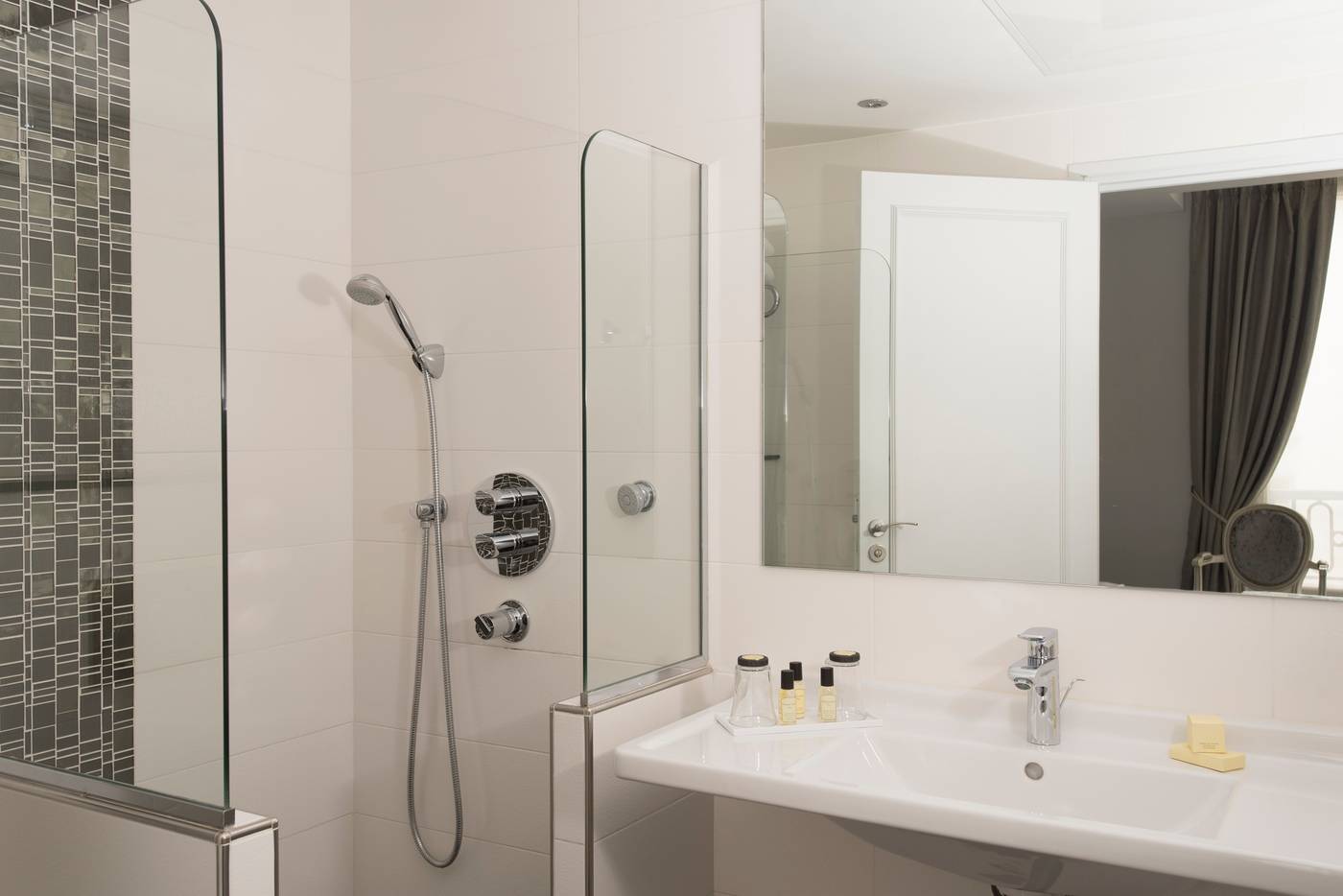 Hotel-Saint-Petersbourg-Opera---Spa-Room-53