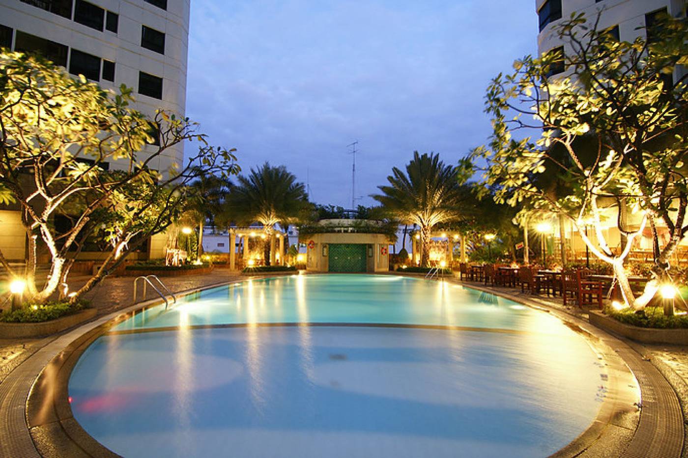 Grand-Diamond-Suites-Hotel-Pool-2