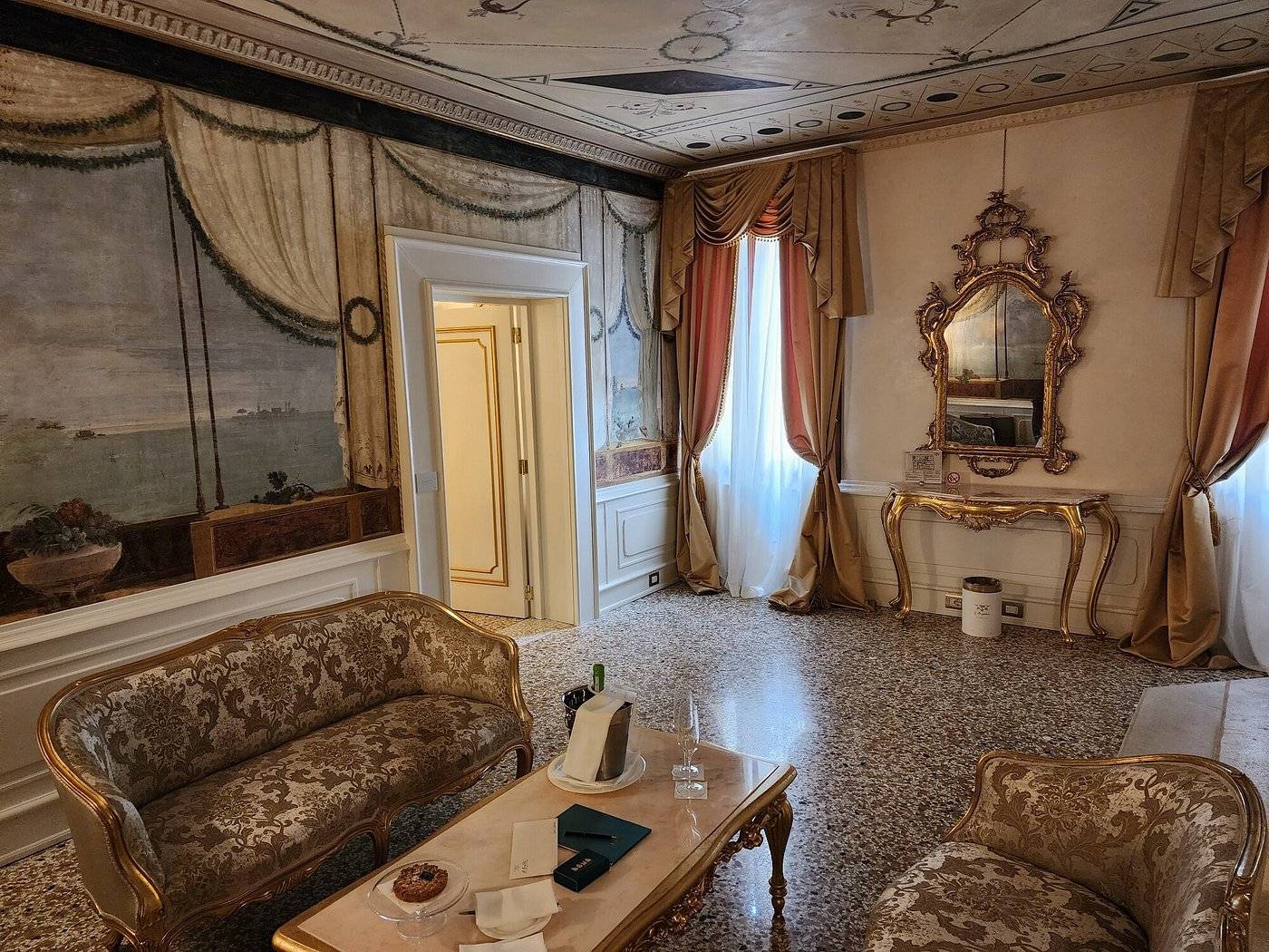 Ca-Bonfadini-Historic-Experience-Room-4