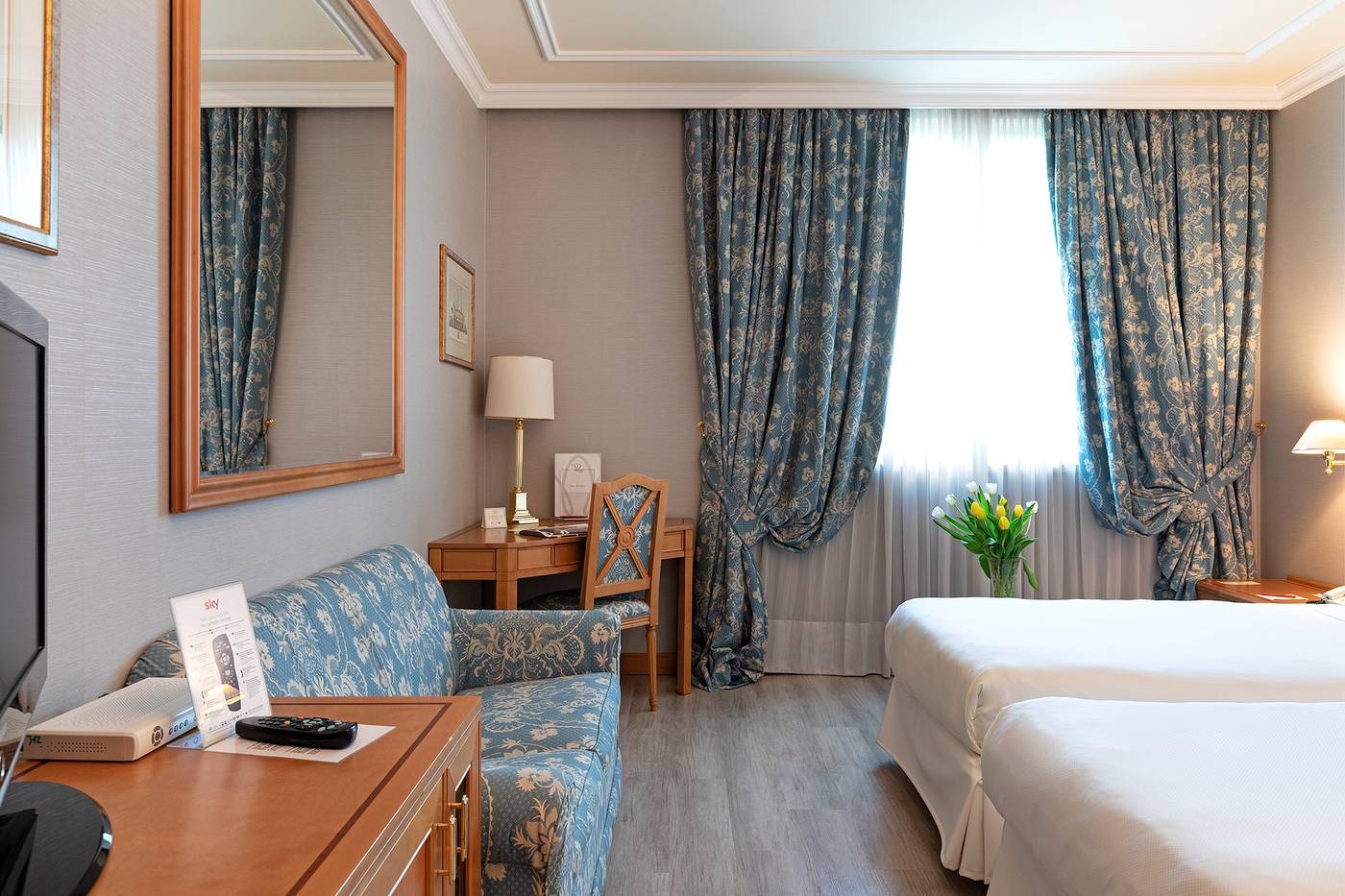 Royal-Garden-Hotel-Room-6