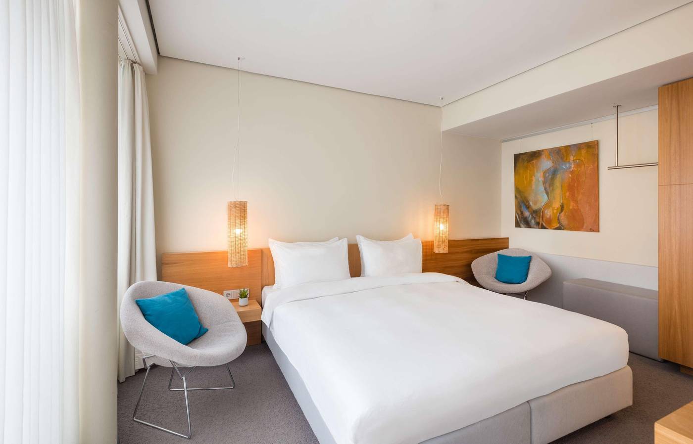 Lindner-Hotel-Berlin-Ku-damm--part-of-JdV-by-Hyatt-Room-25