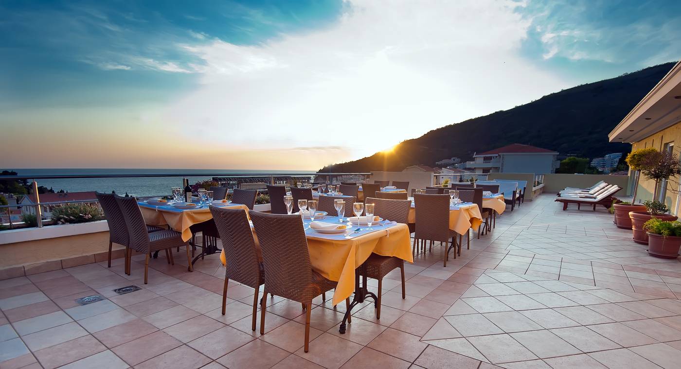 WGrand-Petrovac-Restaurant-2