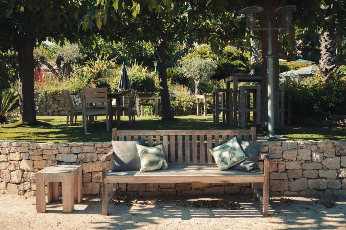 Hotel-Le-Catalogne-Terrace-23