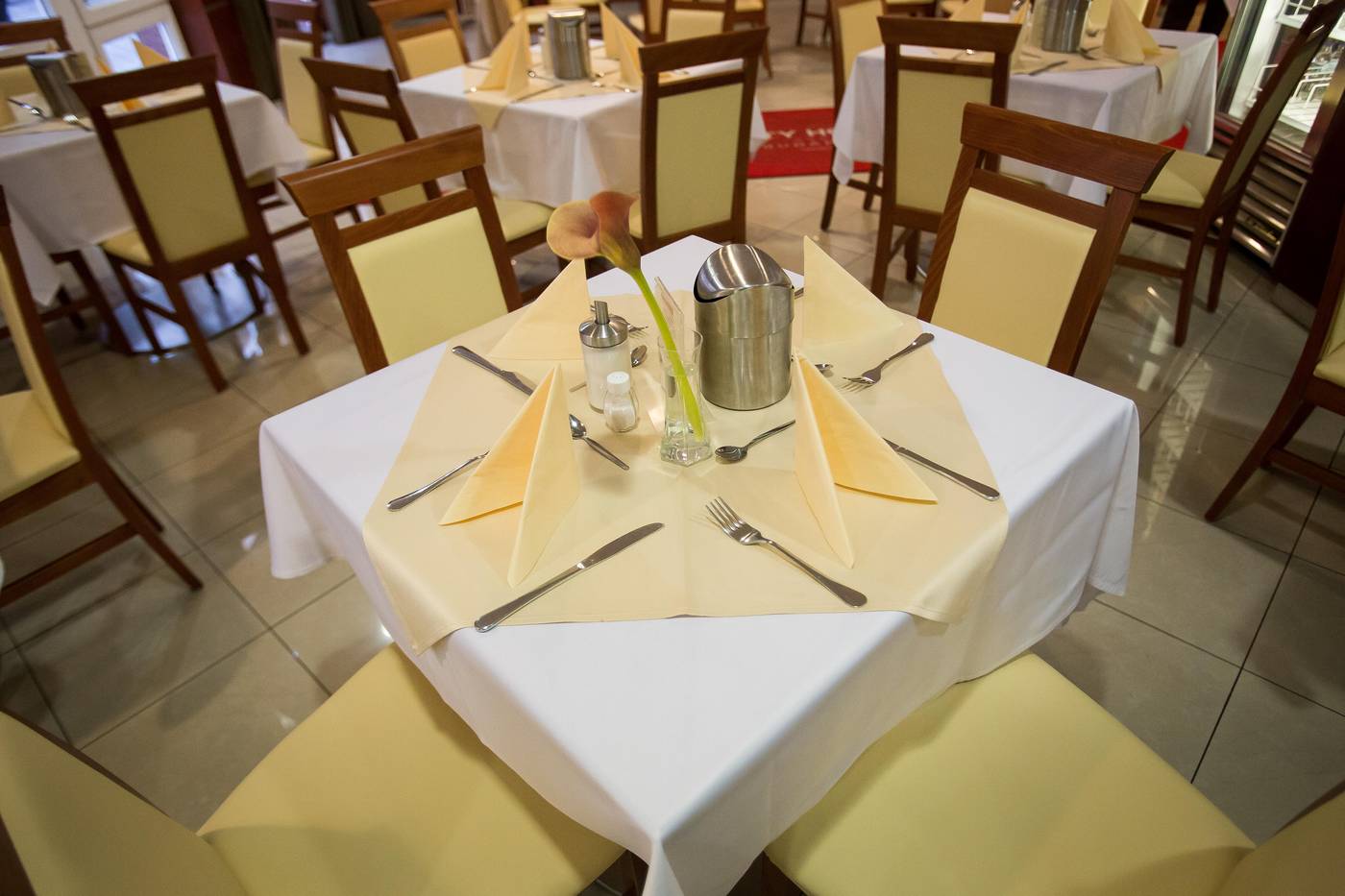 City-Home-Budapest-Restaurant-23