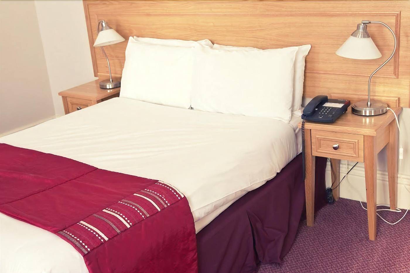 Phoenix-Park-Hotel-Room-4