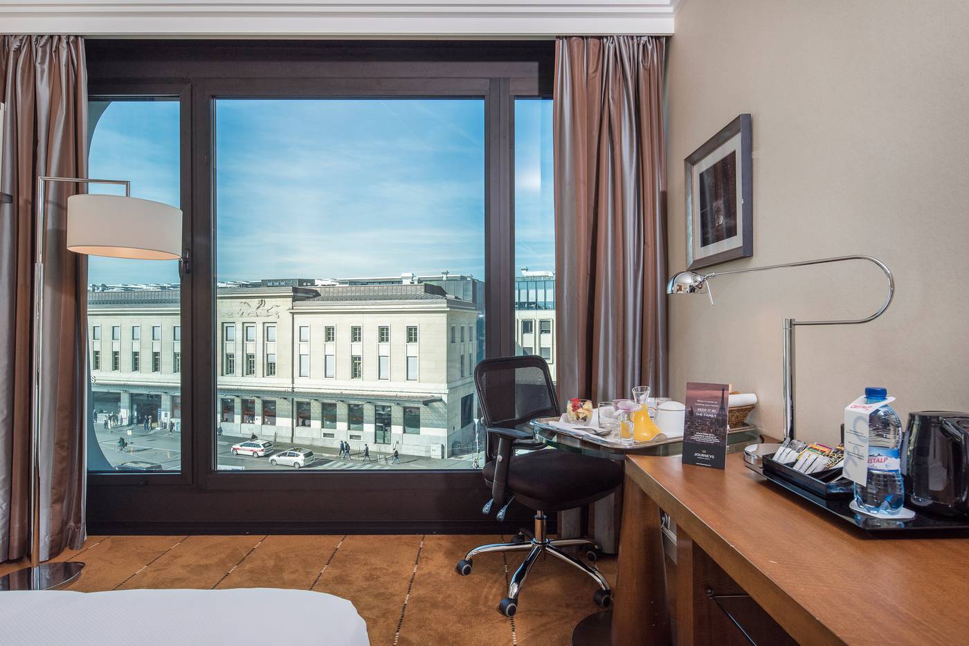 Warwick-Geneva-Room-9