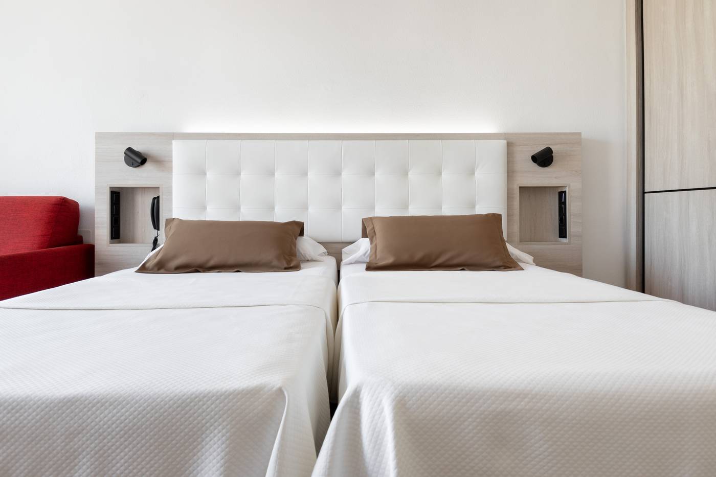 Alexandre-Hotel-Gala-Room-38