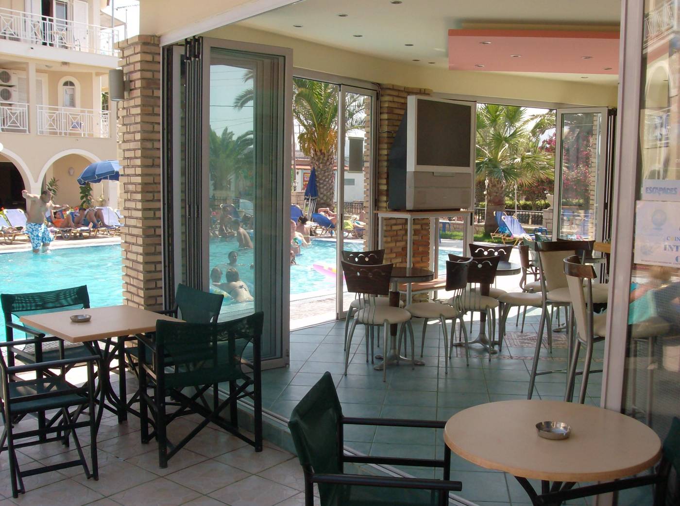 Vivian-Bar-8