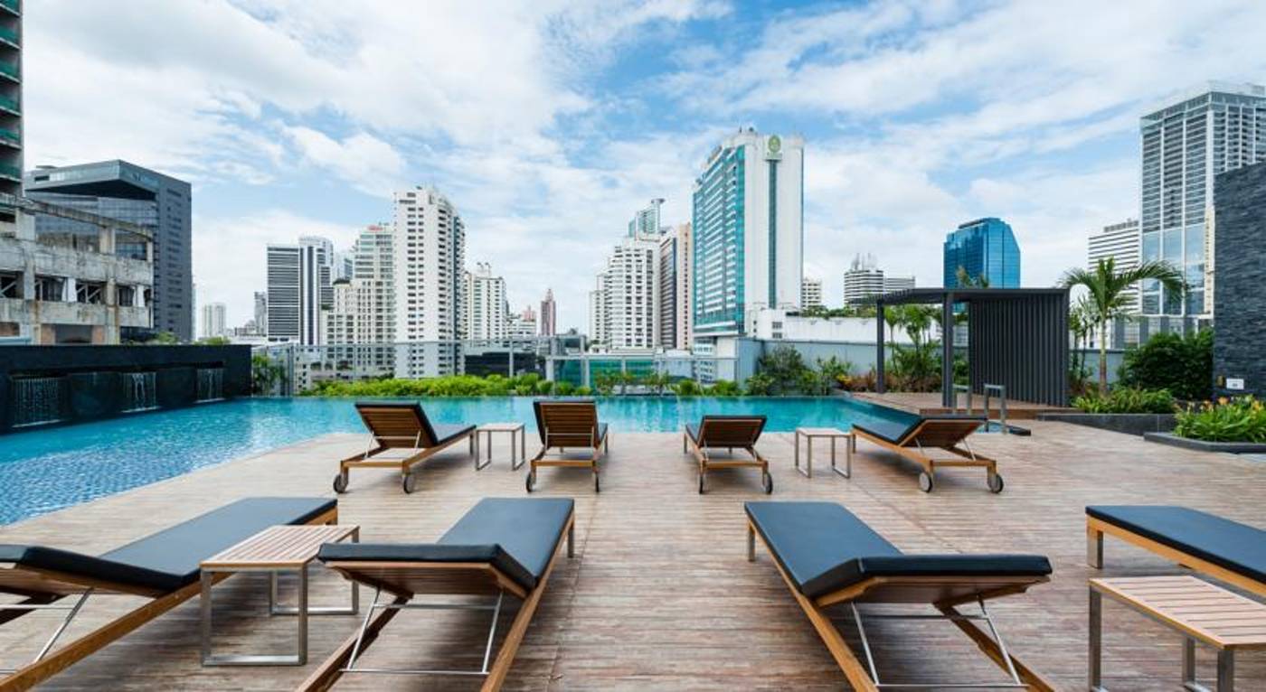 Radisson-Blu-Plaza-Bangkok-Pool-61