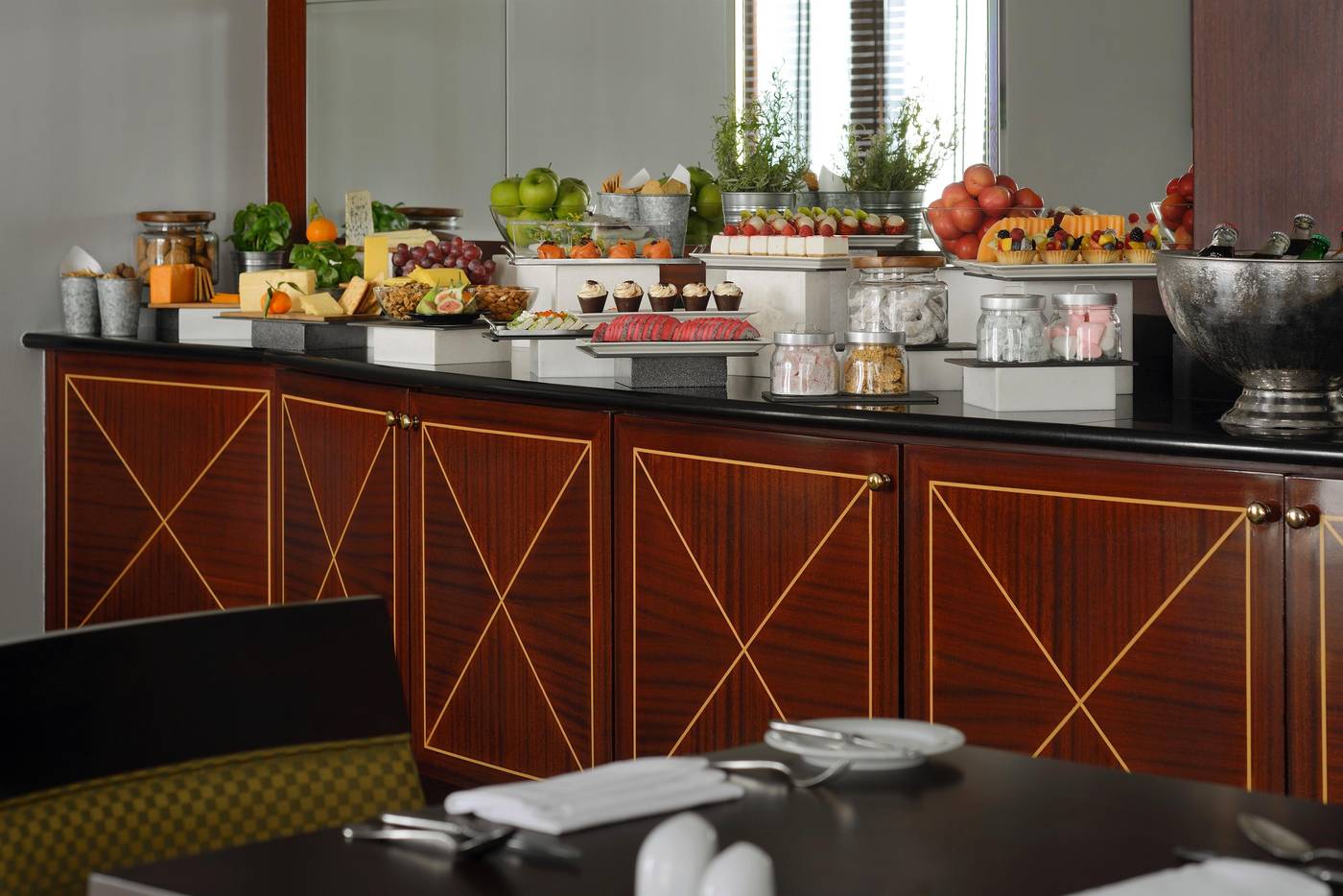 Movenpick-Bur-Dubai-Restaurant-45