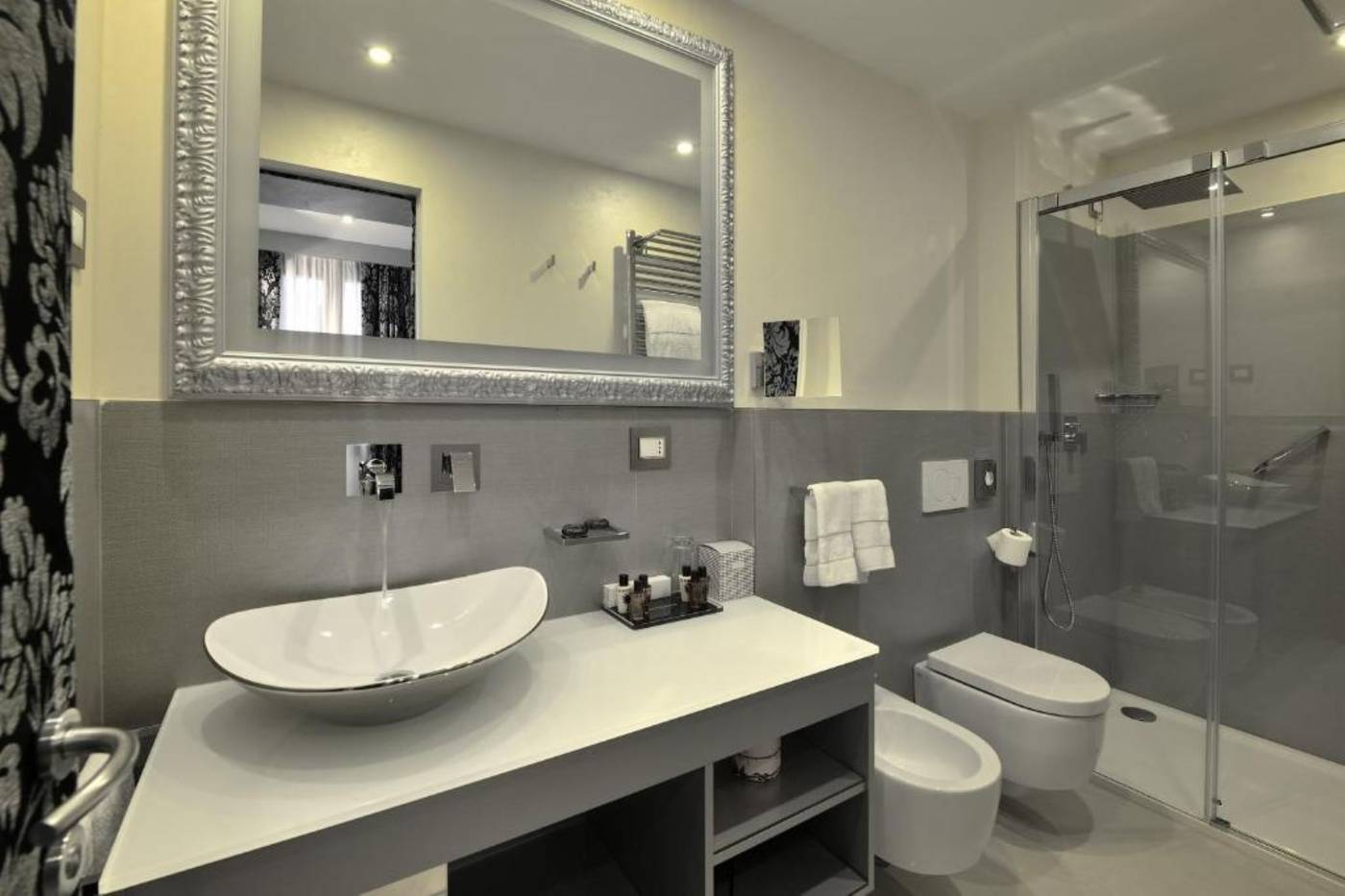 Al-Theatro-Palace-Room-21