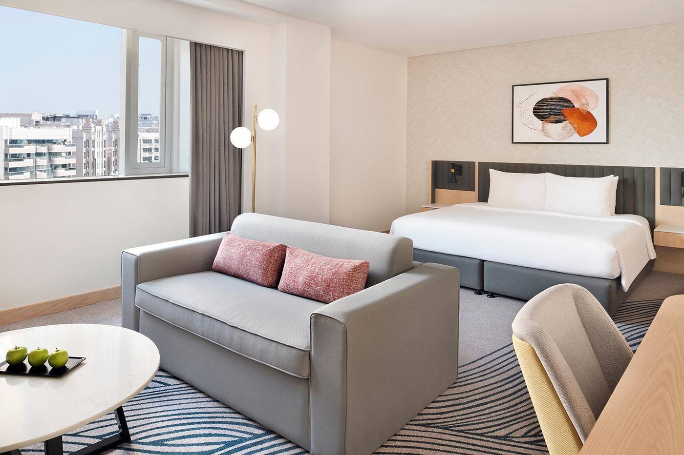 Crowne-Plaza-Jumeirah-Dubai-Room-18