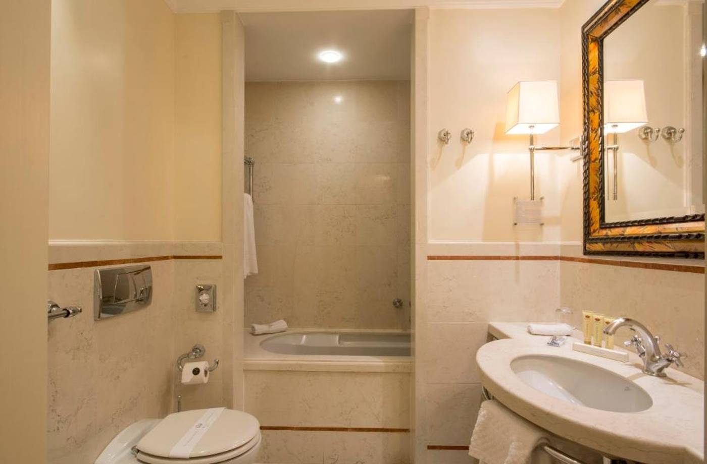 Hotel Corona d'Oro - Italy - BOLOGNA - Room - 9