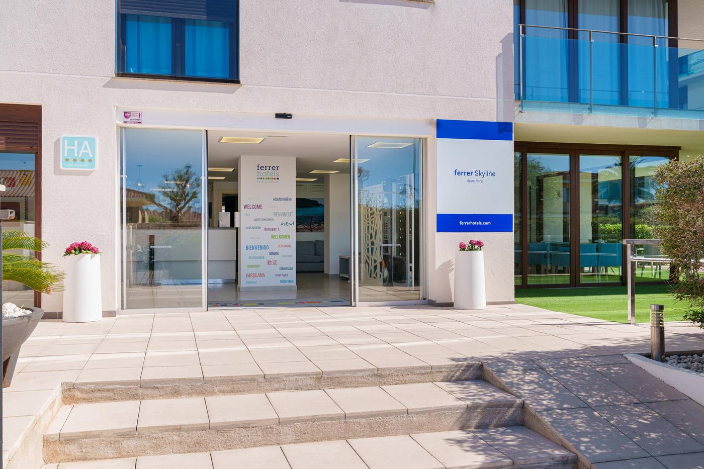 Caprice-Skyline-Aparthotel-General-view-15