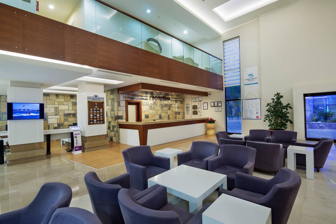 Green-Bay-Resort---Spa-Lobby-43