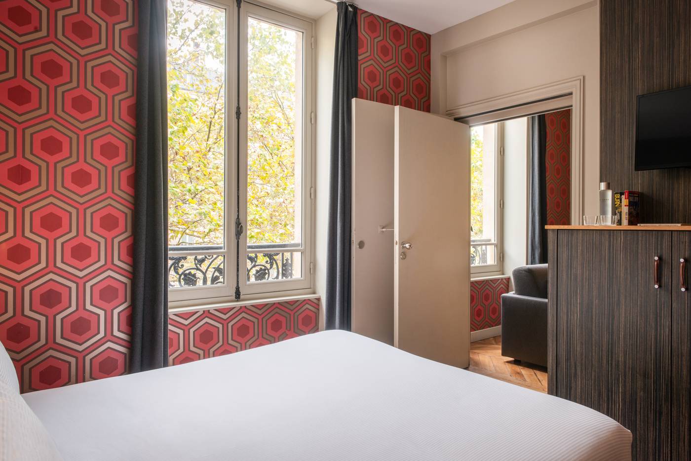 Suites-and-Hotel-Helzear-Champs-Elysees-Room-5