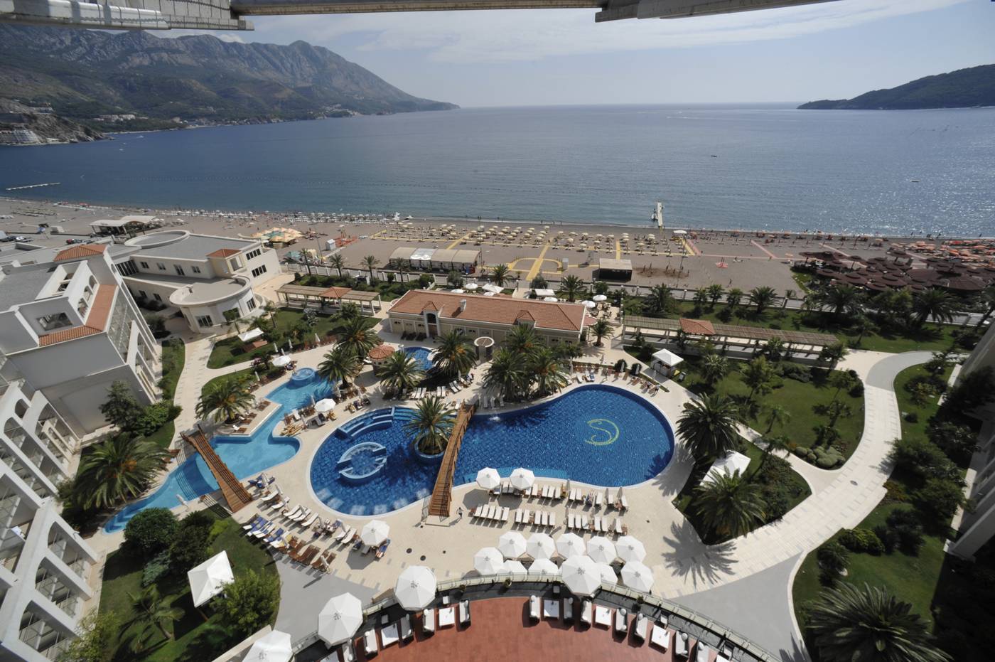 Splendid-Conference---Spa-Resort-Pool-9