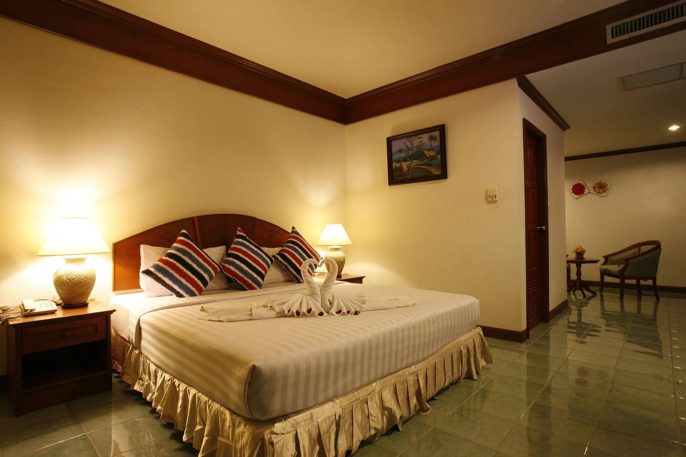 Jiraporn-Hill-Resort-Patong-Room-15