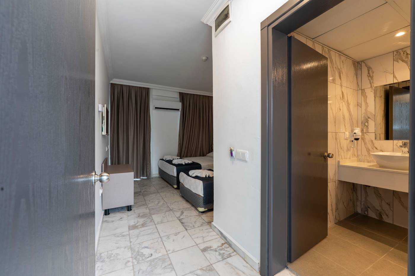 Club-Munamar-Beach-Resort-Room-37