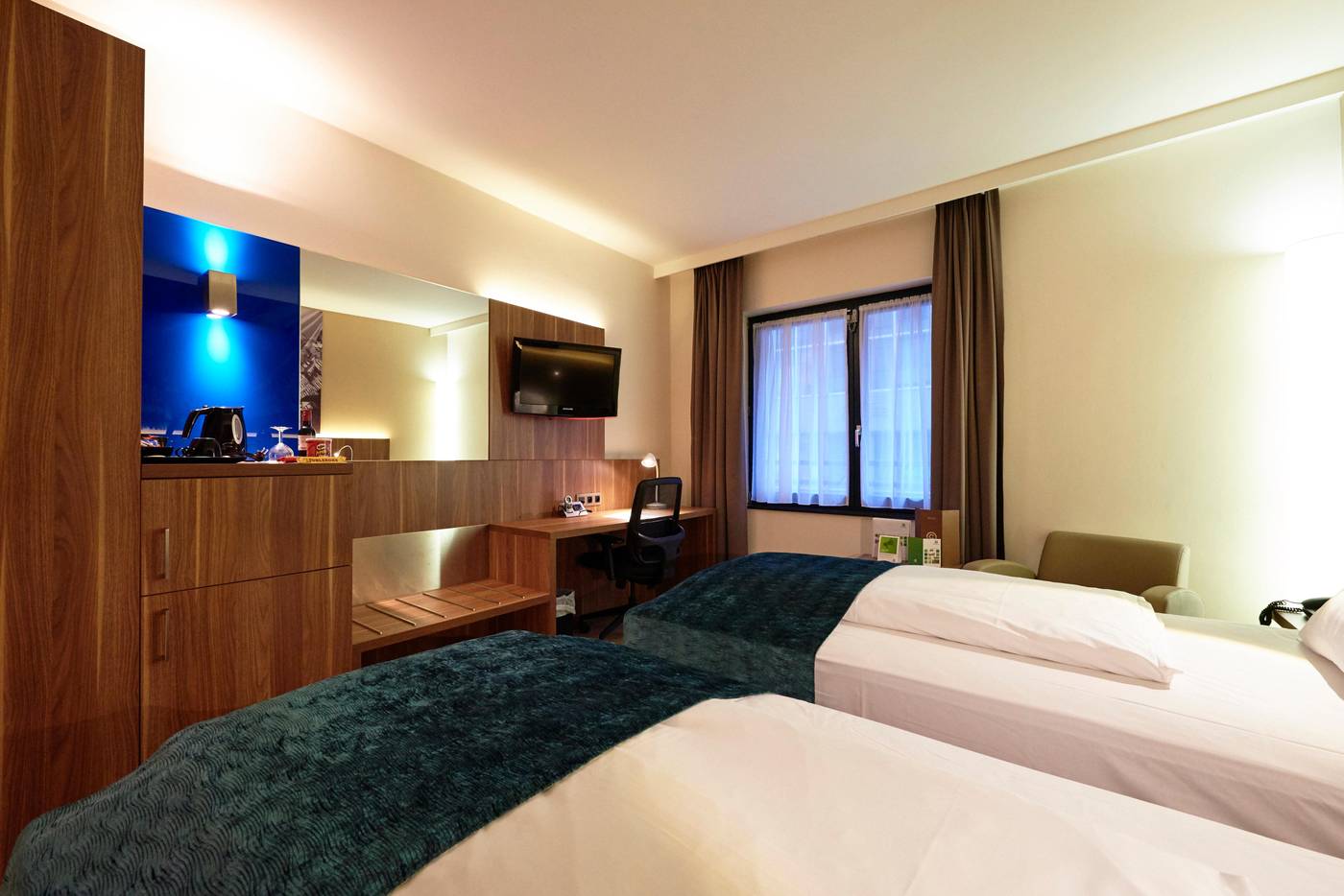 Holiday-Inn-Brussels-Schuman-Room-35