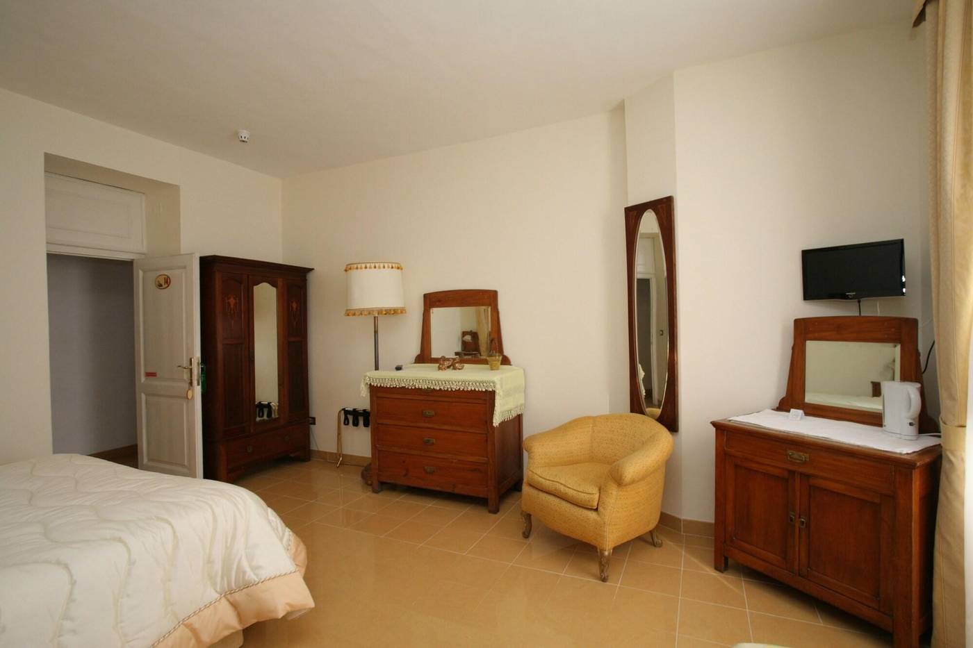 Hotel-Roma---Scanno-Room-13