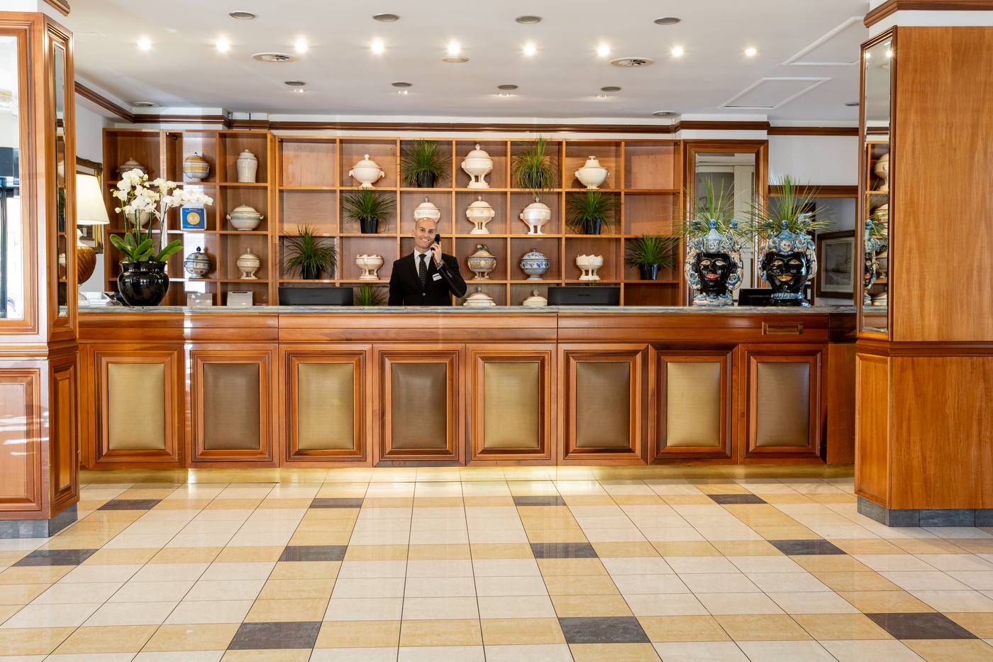 Grand-Hotel-Tiberio-Lobby-26