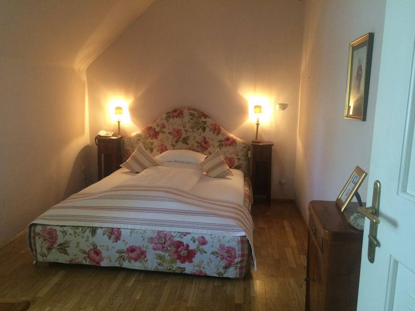 Schlosswirt zu Anif-Austria-ANIF -General view-10