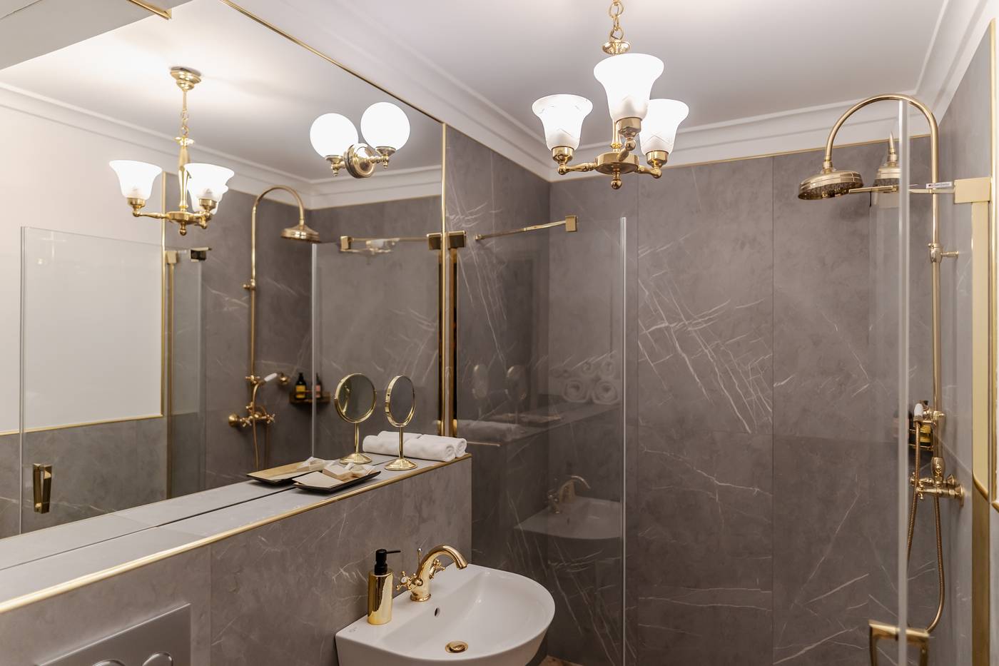 Hotel-H15-Francuski-Old-Town---Destigo-Hotels-Room-27