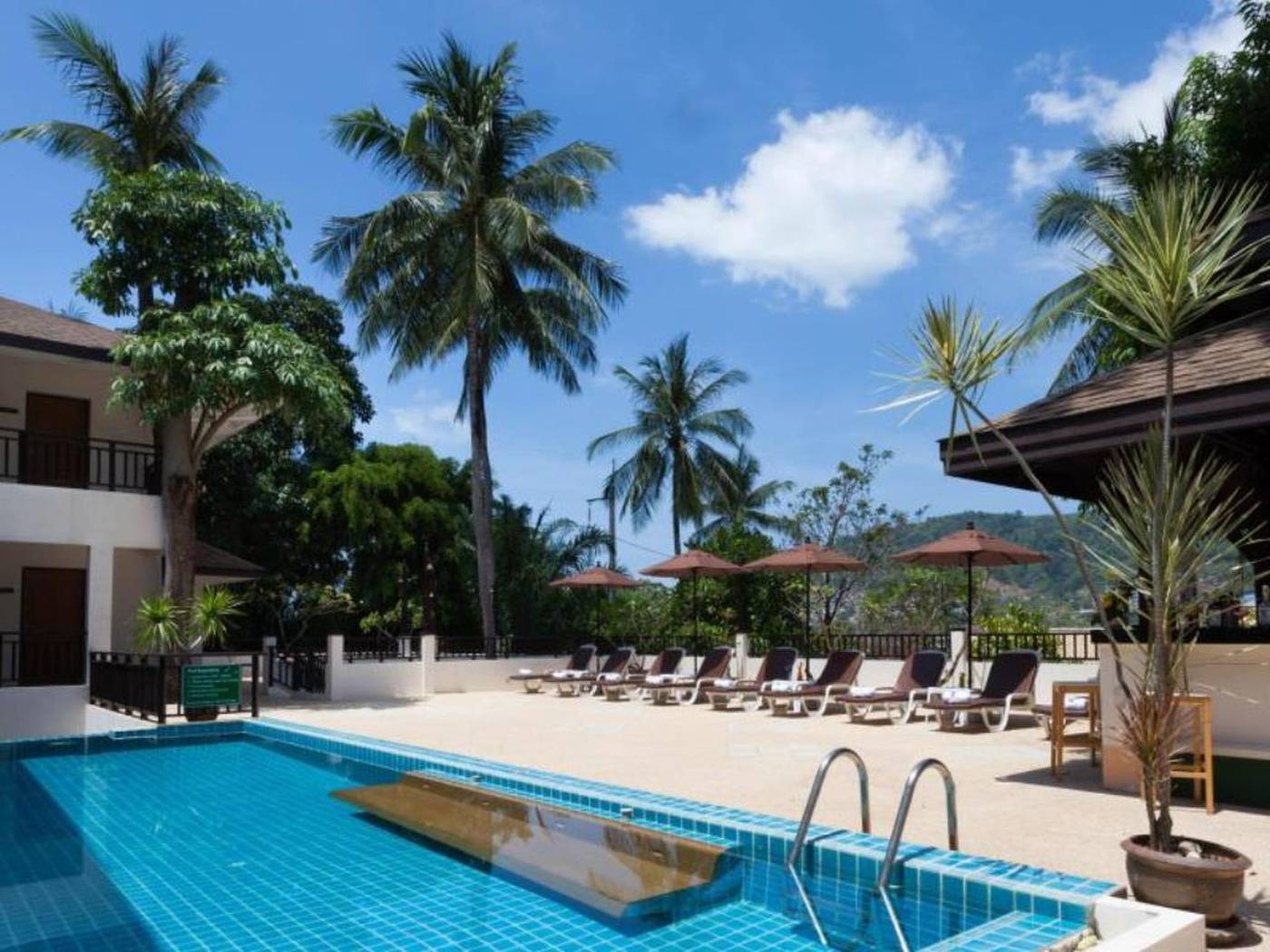 Patong-Lodge-Hotel-Pool-13