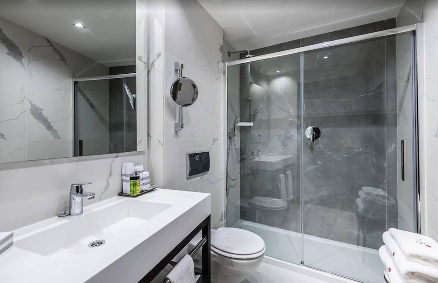 Palacio-San-Martin-Room-32