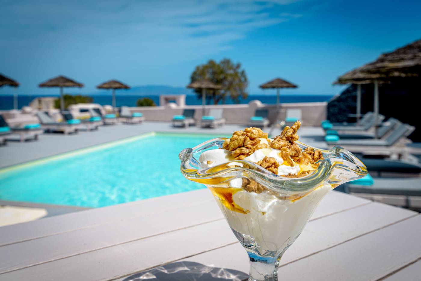 En-Plo-Boutique-Suites---Oia-Santorini-Bar-24