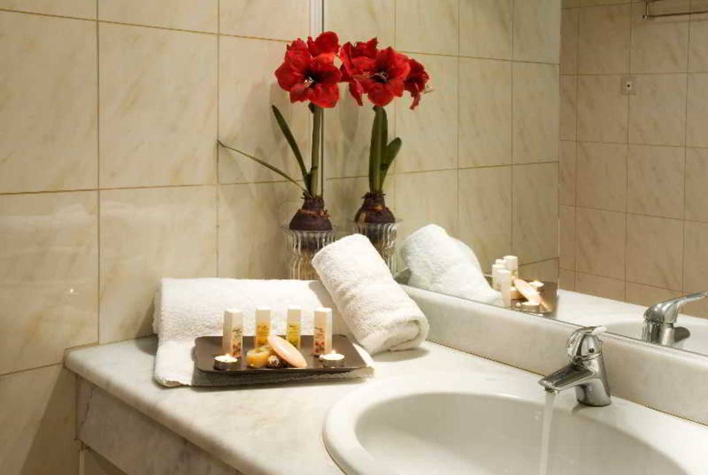 Ariti-Grand-Hotel-Room-48