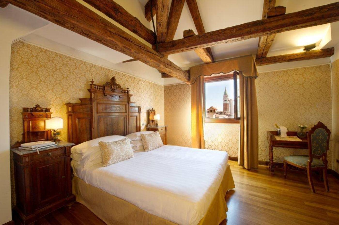 Palazzo-Bembo-Exclusive-Accommodation-Room-10