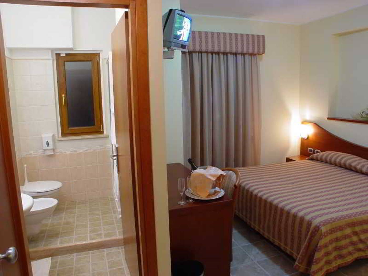 Hotel La Fenice-Italy-CASTEL DI SANGRO-Room-8