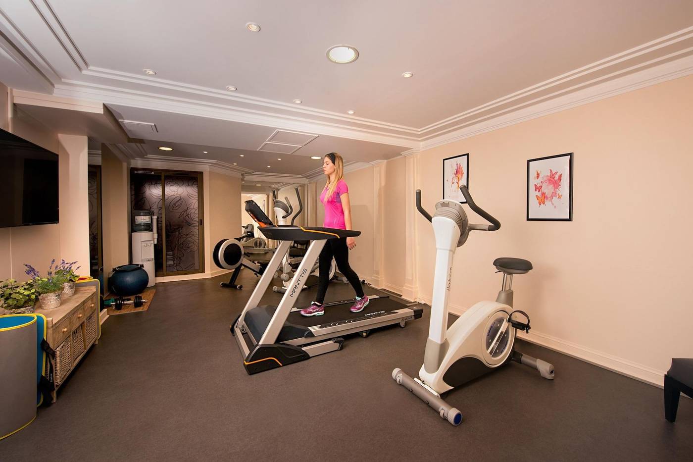 Cezanne-Sports-and-Entertainment-64