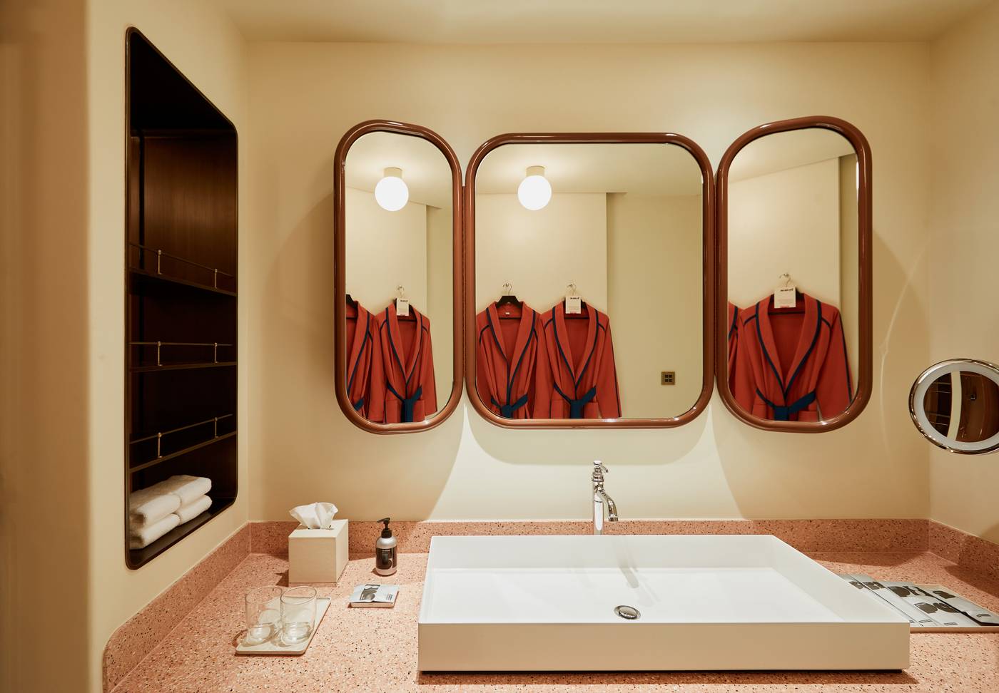 The-Standard--Bangkok-Mahanakhon-Room-45