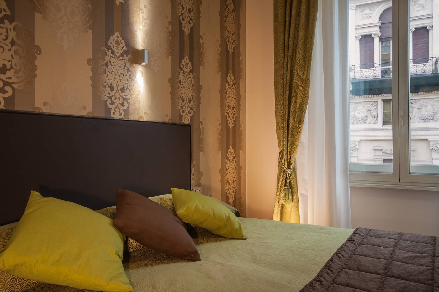 Rome-Kings-Suite-Room-13
