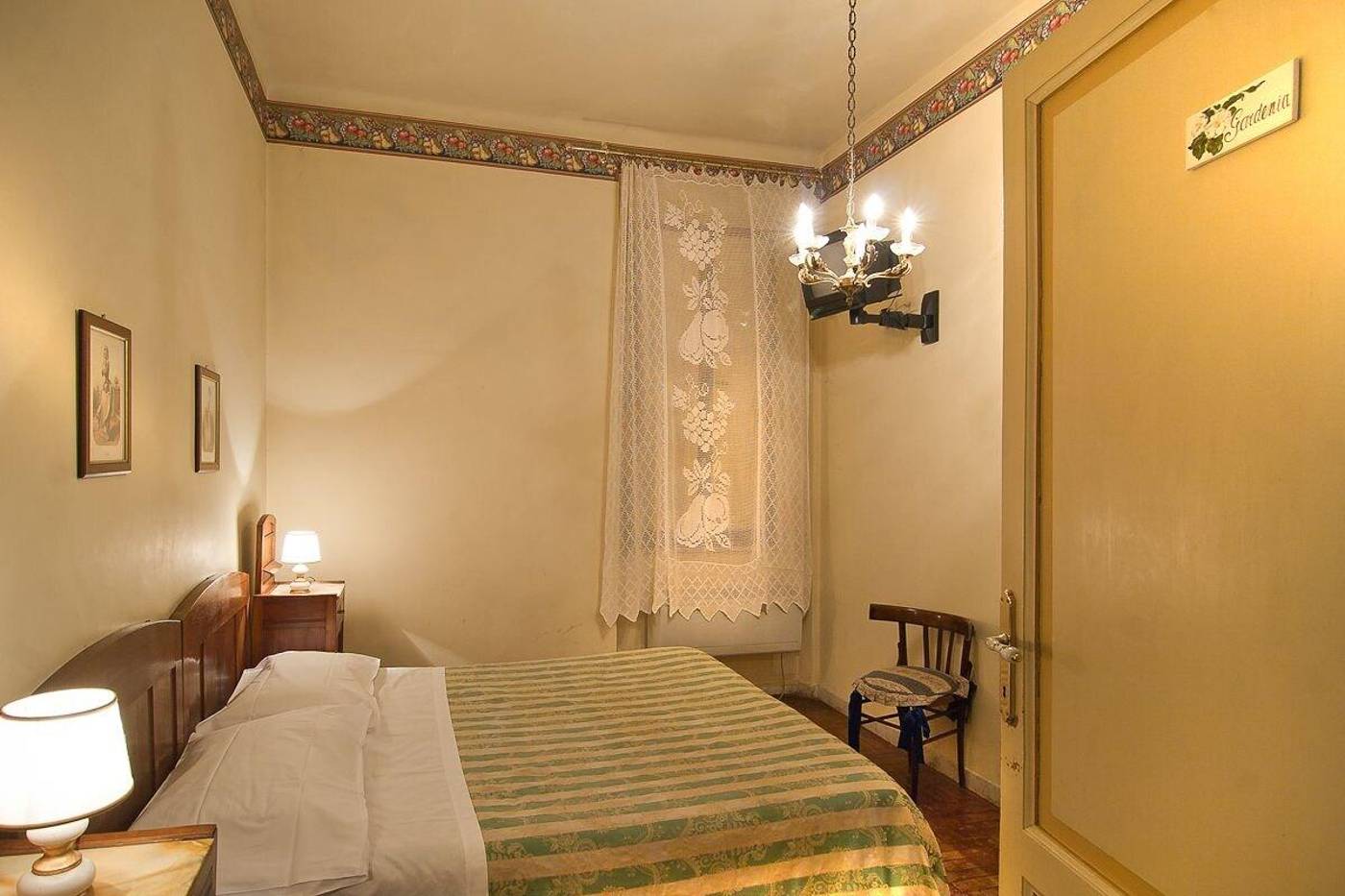 Villa-Fiorita-Room-5