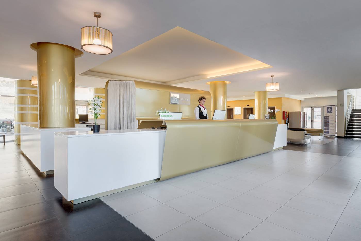 iH-Hotels-Roma-Z3-Lobby-12