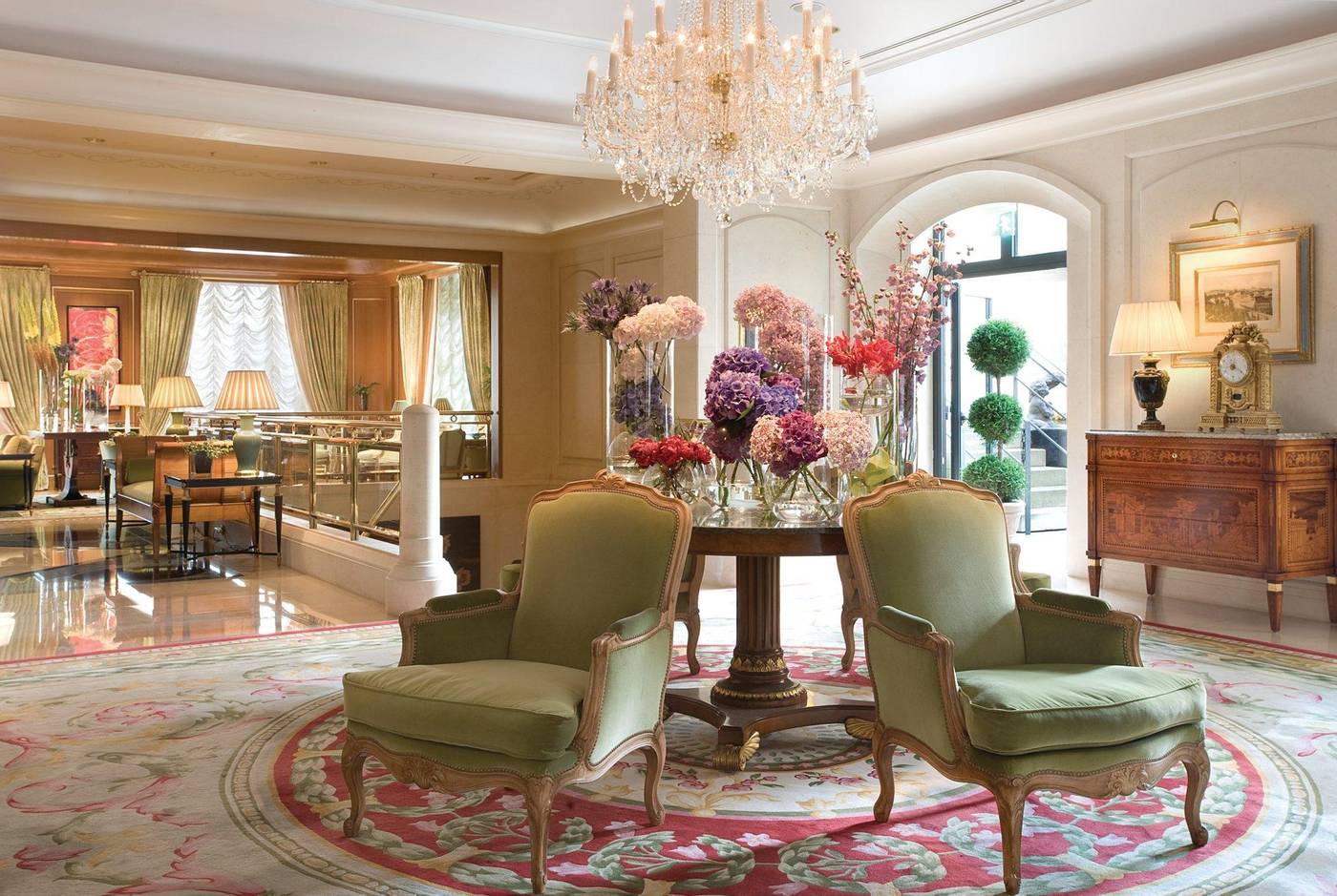 Four-Seasons-Hotel-Prague-Lobby-4