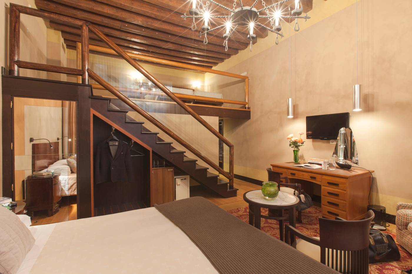 Saturnia---International-Room-34