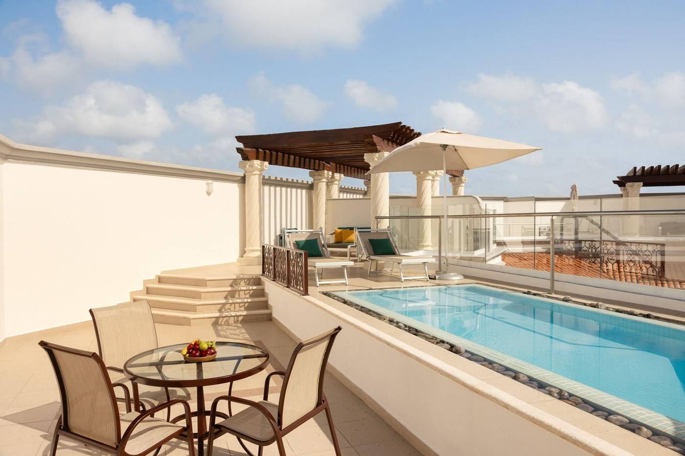 Hilton-Playa-del-Carmen-All-inclusive--The-Royal--Pool-11