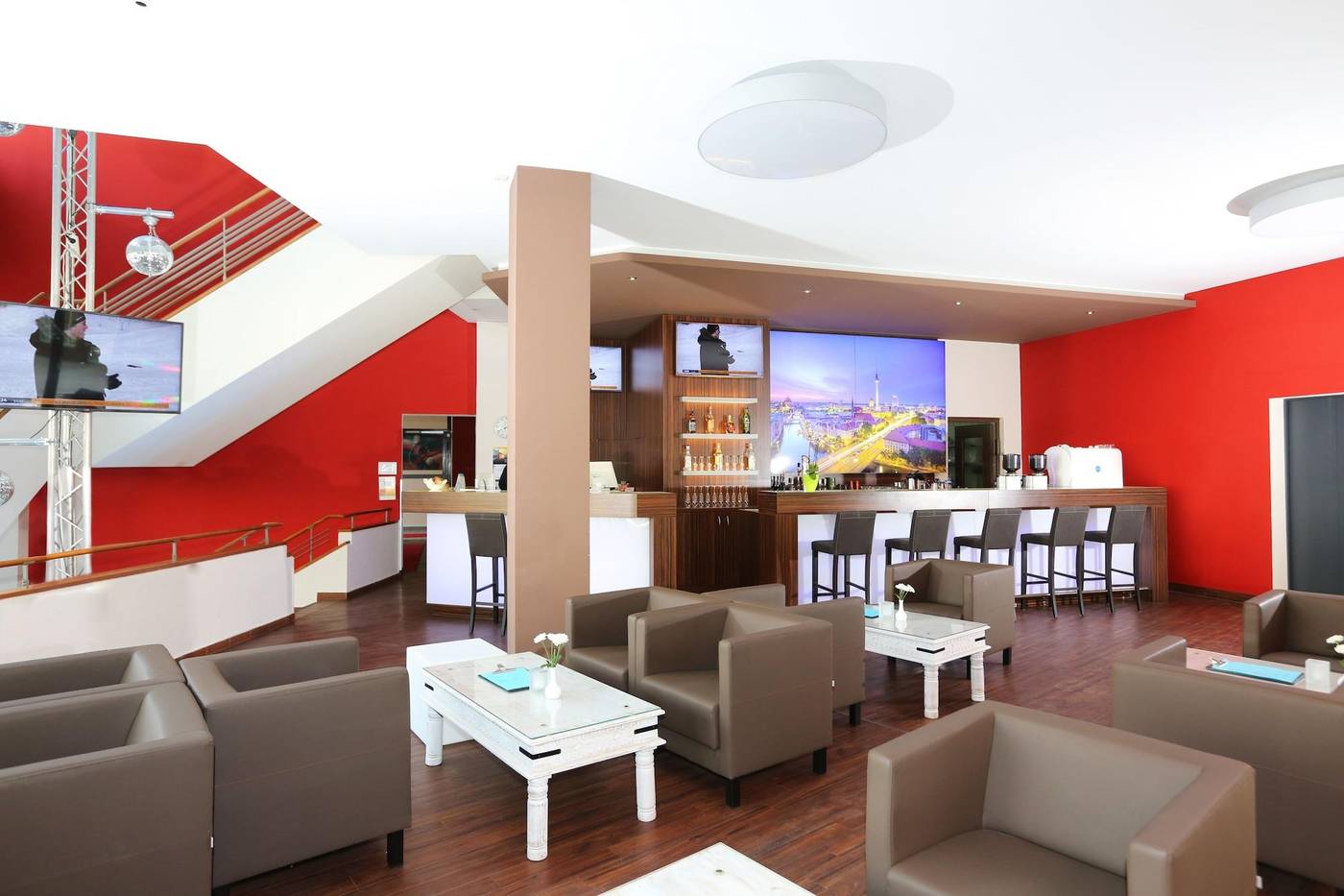 H24-Hoteltow-Lobby-4