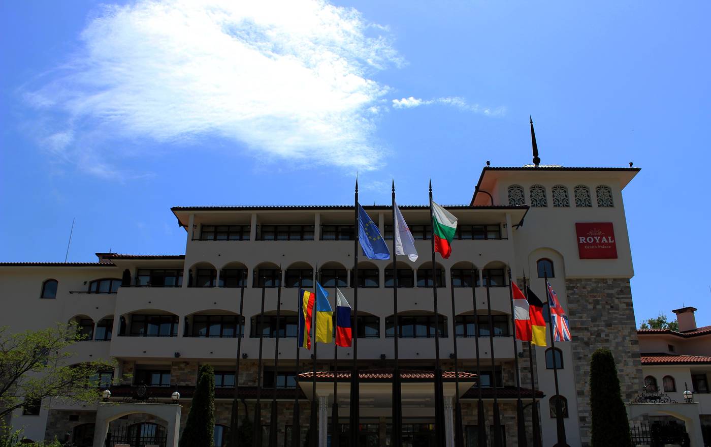 Royal-Palace-Helena-Park-General-view-10