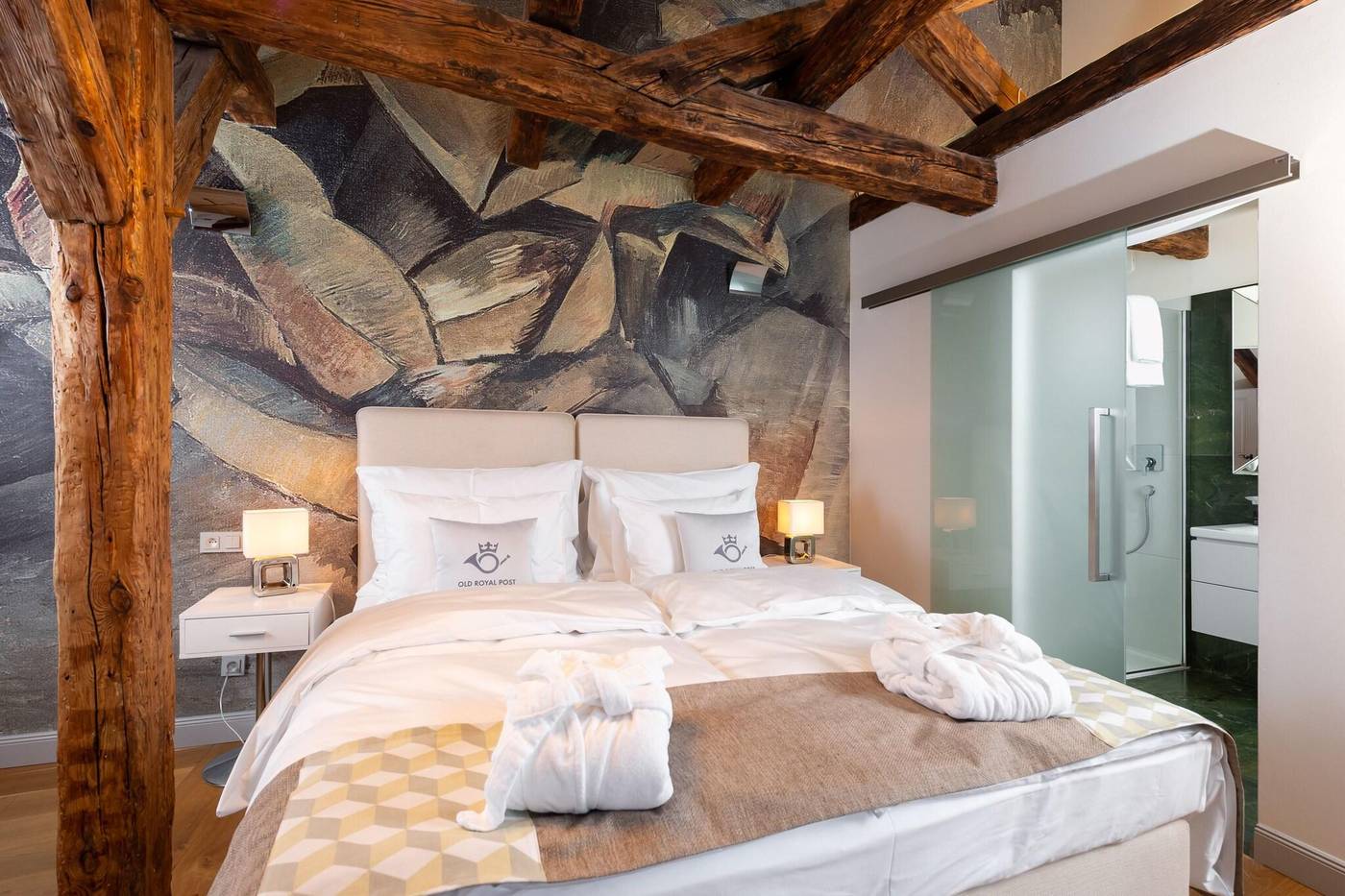 Old-Royal-Post-Hotel-Room-39